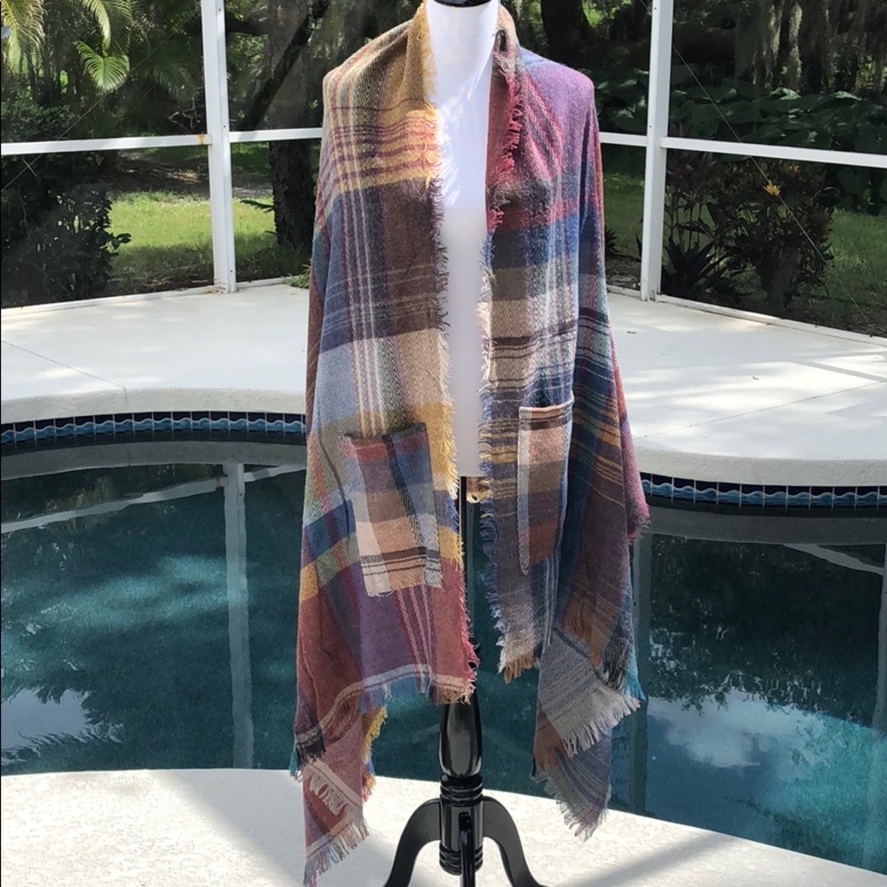 🍃🍂LAST ONE Fall Plaid Ruana Wrap With Pockets. - Picture 2 of 4